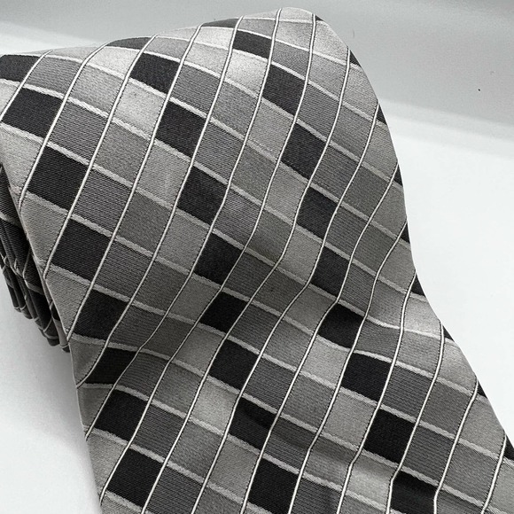 Hermoso New York Silver and Gray Patterned Tie Necktie 100% Silk C3 - Picture 2 of 5